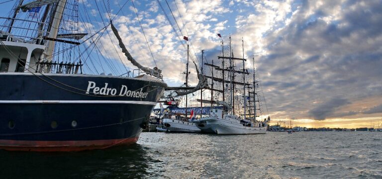 Schwesig eröffnet Hanse Sail: Über 100 Traditionssegler