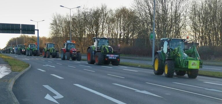 Agrar: Bauern zu Protesten an Molkereien und Schlachthof unterwegs