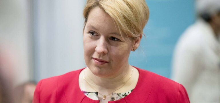 Affäre um Doktortitel: Franziska Giffey tritt als Familienministerin zurück