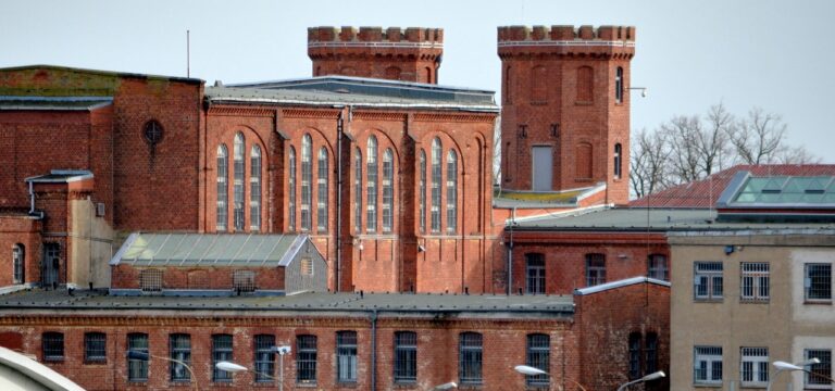 Schwerin: Rund 48 000 Euro Entschädigung für zu Unrecht Inhaftierte