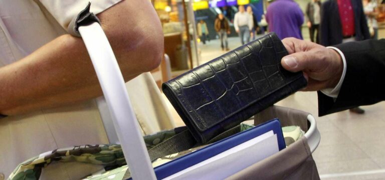 Wismar: Mehrere Geldbörsendiebstähle beim Einkaufen im Supermarkt