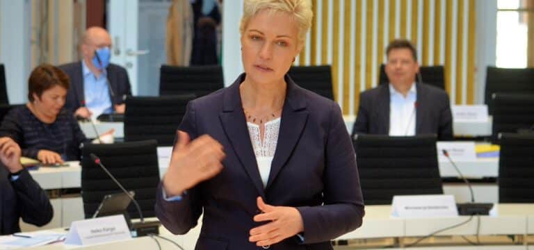 Regierungserklärung von Schwesig: Innenminister-Vereidigung