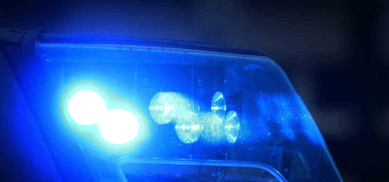 Alkoholisierter LKW-Fahrer flüchtet nach Verkehrsunfall