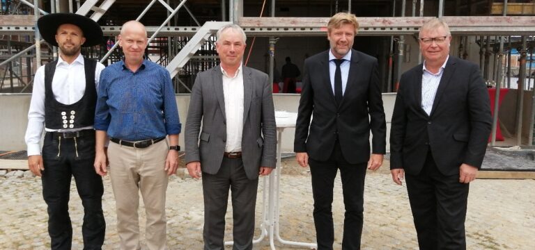 Wismar: Richtfest für das neue Abfertigungsgebäude für Kreuzfahrtanleger