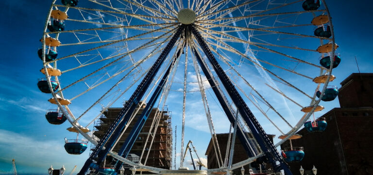 Wismar: Riesenrad dreht sich von heute an am Alten Hafen