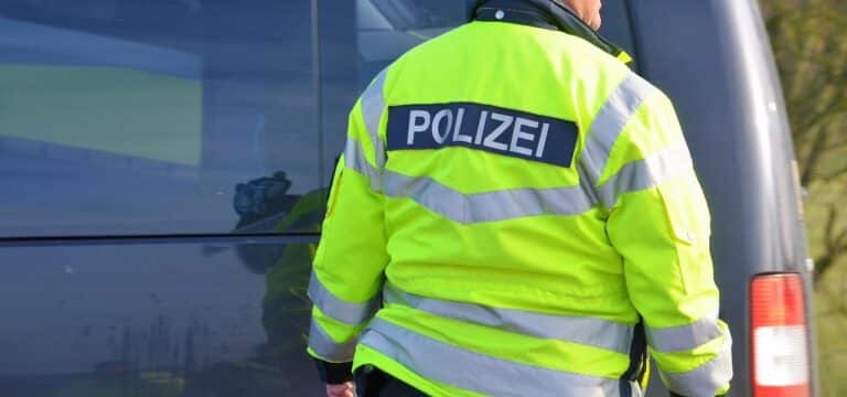 Raststätte Fuchsberg: Polizei stoppt Tatverdächtige nach Tankbetrug