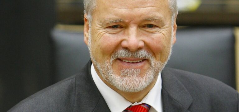 Parteien würdigen Alt-Ministerpräsidenten Harald Ringstorff