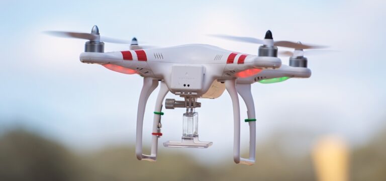 Drohnen fliegen Versorgungsleitungen am Kagenmarkt ab