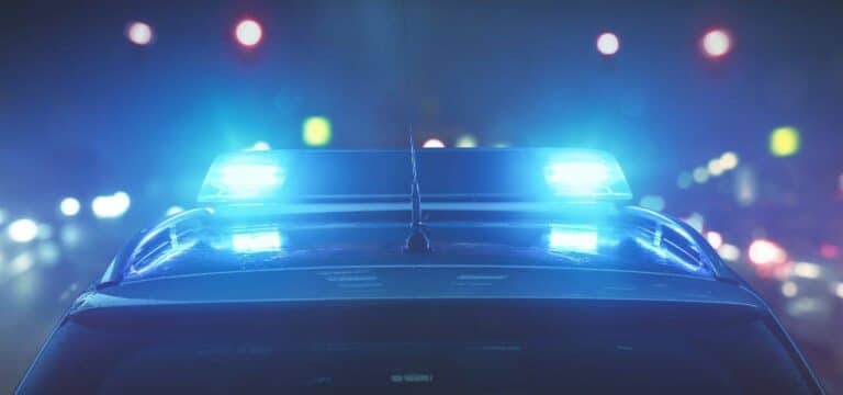 Berliner Auto verunglückt auf Wiese: 20-Jährige stirbt