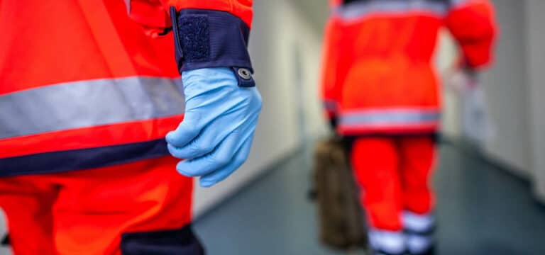 Messerangriff in Asylunterkunft: Verletzter in Klinik