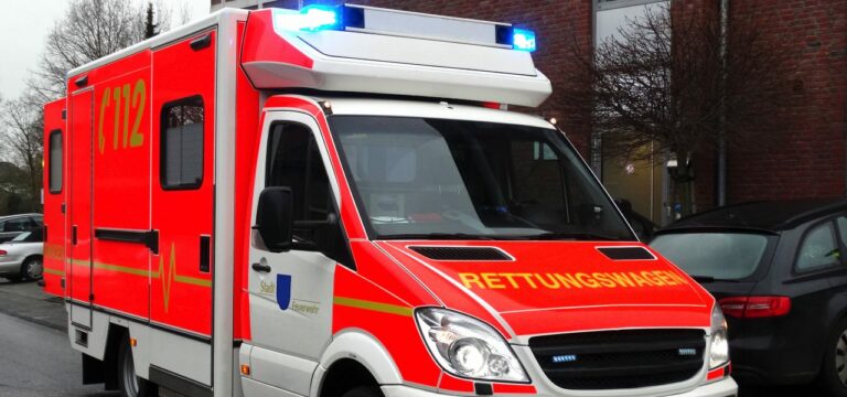 Schwerin: 81-Jähriger bei Zusammenstoß mit Straßenbahn leicht verletzt