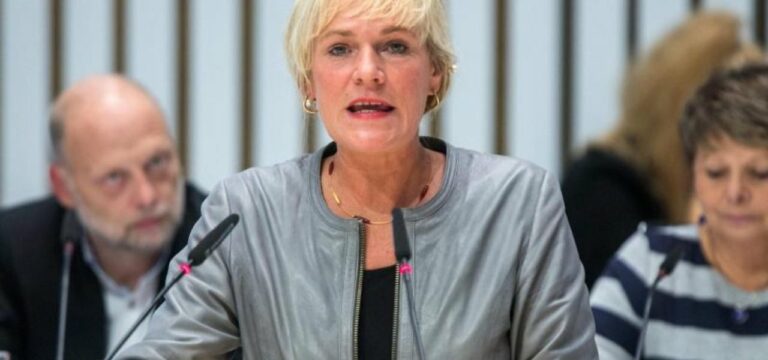 Künftige Linken-Ministerinnen legen Landtagsmandat nieder