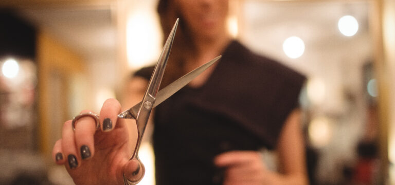 Friseurinnung fordert Öffnung der Salons ab 15. Februrar: „Es geht hier im Existenzen“