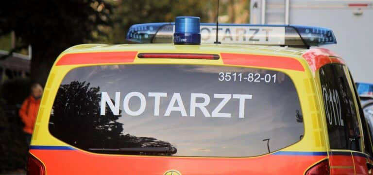 Schwerin: Mieter wird bei Löschversuch in Wohnzimmer schwer verletzt