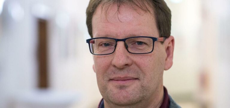 Hass-Botschaften im Netz: Renz will an Verfasser ran