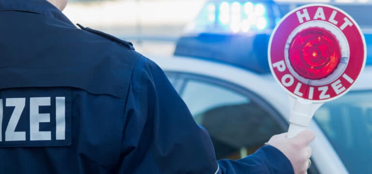 Rostock: Beamte kontrollieren Auto und finden kiloweise Marihuana