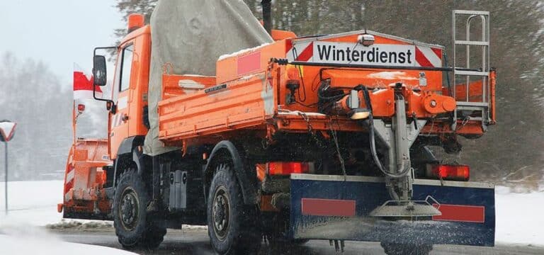 Straßenmeistereien setzten schon viele Tonnen Streusalz ein