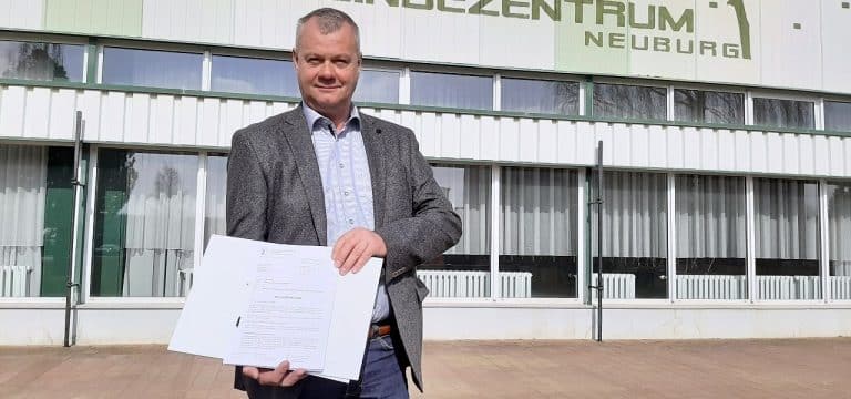 Fördermittel übergeben: Endlich direkt in Neuburg einkaufen