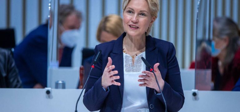 Schwesig: Es geht um den Erhalt von Arbeitsplätzen