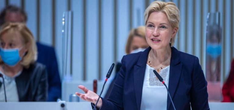 Schwerin: Kabinett will Erleichterungen für Geimpfte beschließen
