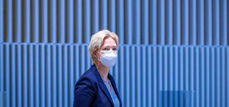 Regierung berät über Corona-Impfungen und -Tests