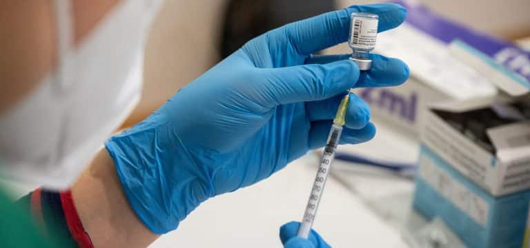 63.000 Impfdosen stapeln sich in Kühlschränken der Kommunen