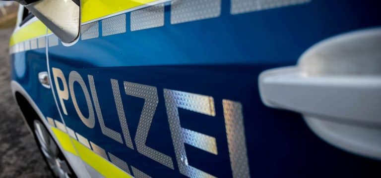 Boltenhagen: Vermisste Stehpaddlerin erschöpft am Strand gefunden