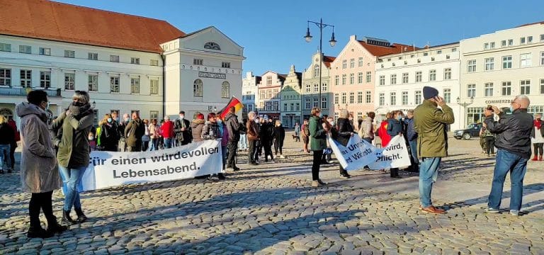 Wismar: Weniger Menschen bei Protest gegen Corona-Einschränkungen
