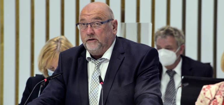 Landtag in Schwerin unterstützt Rettungspläne für Werften