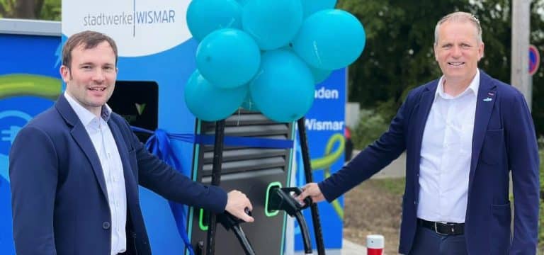 Wismar: Schneller geht es nicht – eine „Tankstelle“, die elektrisiert