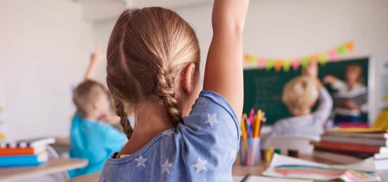 Lehrer und Eltern fordern mehr Anstrengungen für Schulen