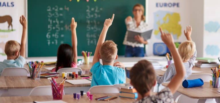 GEW fordert mehr Personal an den Schulen
