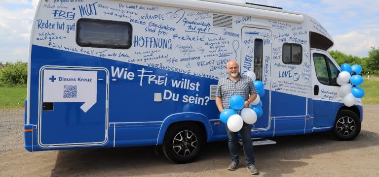 Unterwegs für Menschen: Das „Blaue Mobil“ des Blauen Kreuzes Deutschland kommt nach Wismar
