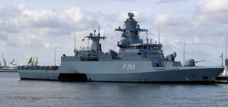 Scholz schaut sich Marine-Übungen in der Ostsee an