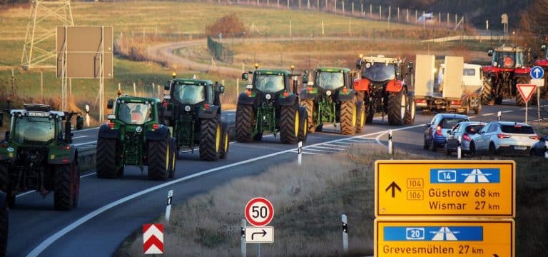 Streit um Düngeverordnung: Bauern wollen Verkehr lahmlegen