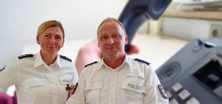 Wismar: Der „Polizei-Podcast“ – Wie schützen wir unsere Eltern und Großeltern vor Betrügern?