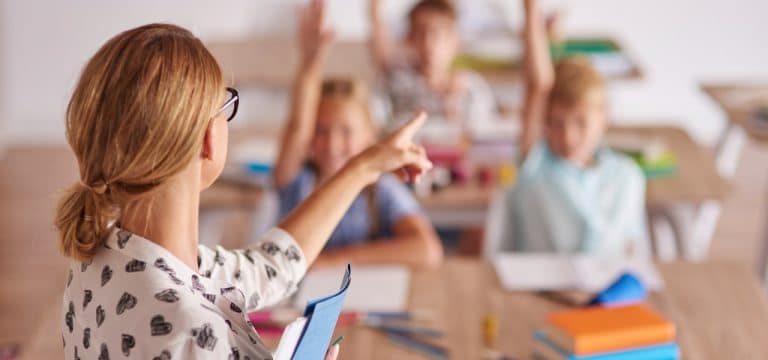 Lehrer und Eltern fordern mehr Anstrengungen für Schulen