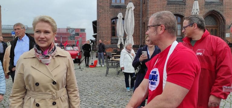 Schwerin: Schwesig spricht nach ersten Prognosen von „wunderbarem Abend“