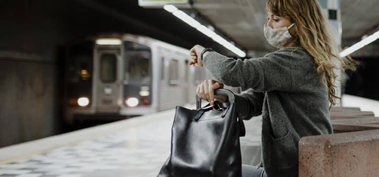 Verkehrsminister: Ticketproblem für Bahnpendler