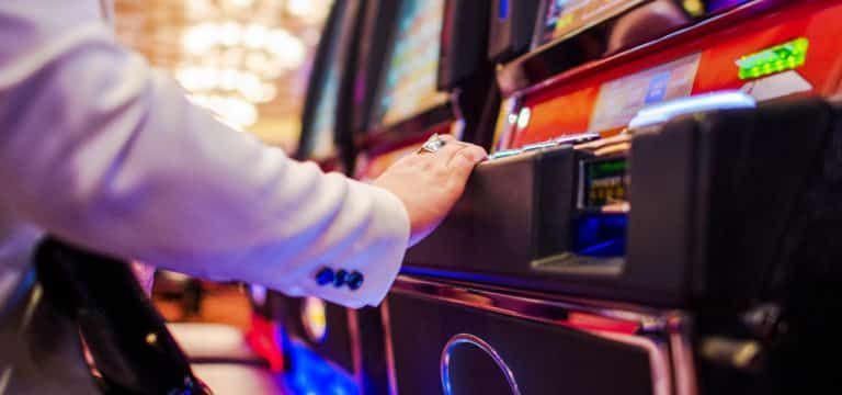 Petition gegen Mindestabstand bei Spielhallen übergeben