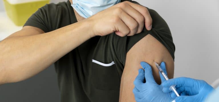 Arbeitgeber in MV fordern Impfpflicht ab Januar