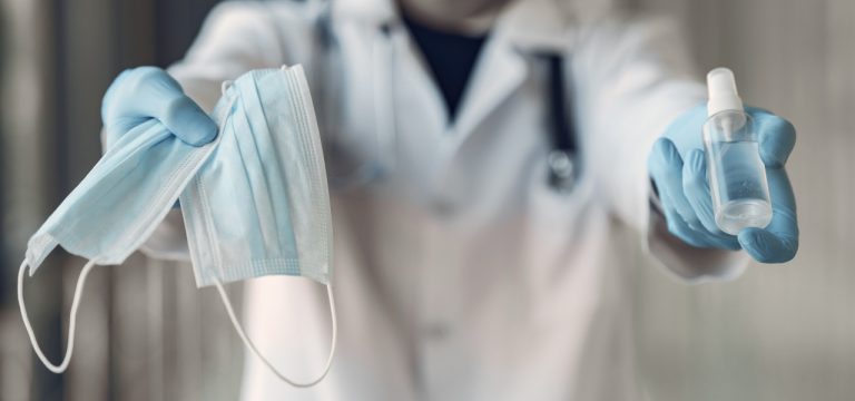 Warnstufe im Landkreis Rostock: Weitreichende Schließungen