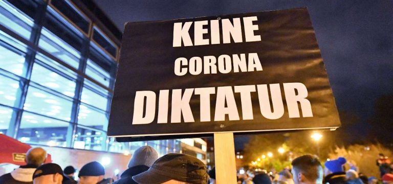 Schwerin: Knapp 3000 Menschen protestieren gegen Corona-Maßnahmen
