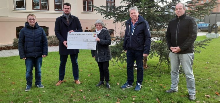 Wismar: Zweifache Spende für „Licht am Horizont“