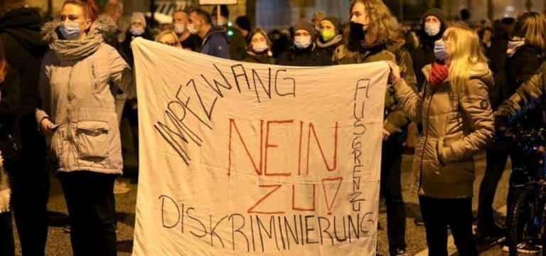 Tausende protestieren gegen Corona-Maßnahmen: Ampel Rot+