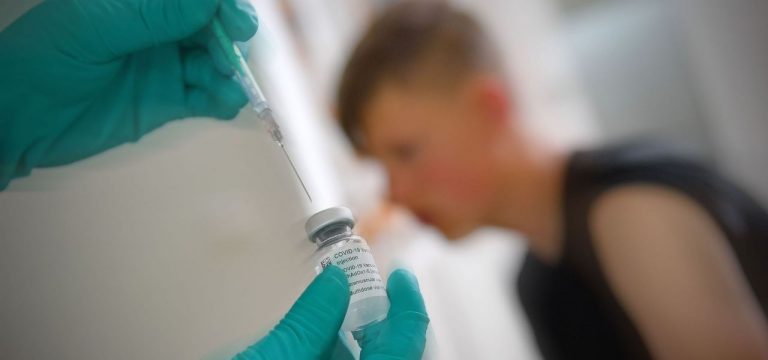 50 Prozent der Menschen in MV sind geboostert – Drese wirbt auch bei jungen Menschen für Impfungen