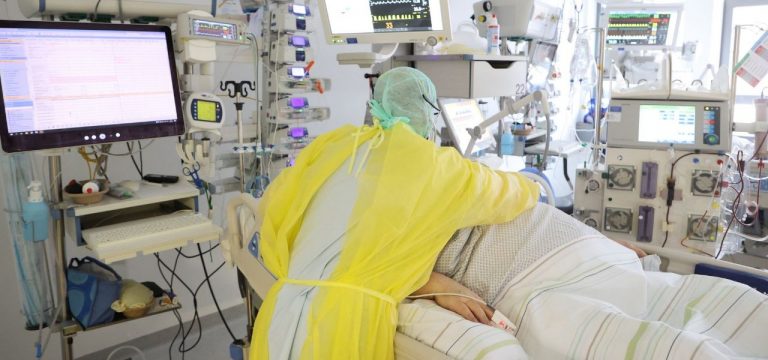 Corona-Inzidenz steigt über 600: Wieder mehr Covid-Patienten