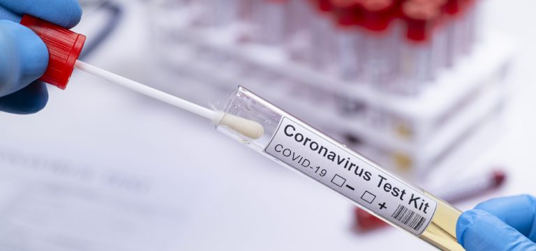 Zahl gemeldeter PCR-Tests und Positivquote steigt weiter