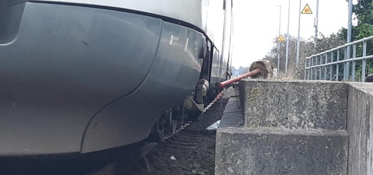 Spinnen die jetzt völlig?: Kinder legen Betonklotz nebst Metallkette auf die Gleise