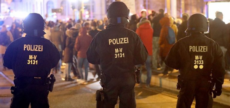 Rund 9000 Menschen bei Protesten gegen Corona-Politik